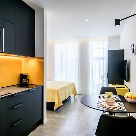 Leoni Apartament *