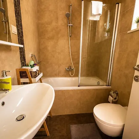 Leoni Apartament