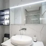 Leoni Apartment *