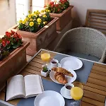 Leoni Apartment *