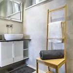 Leoni Apartment *