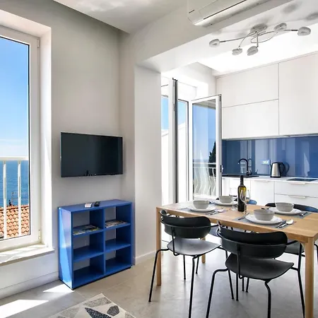 Leoni Apartment *