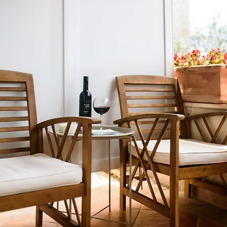 Leoni Apartment
