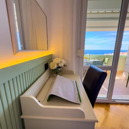 Leoni Apartment *