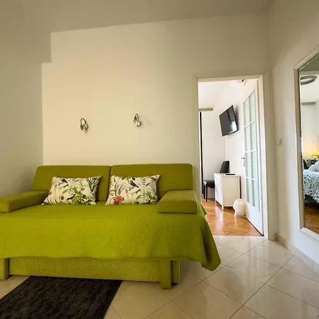 Leoni Apartment *