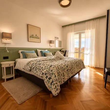 Leoni دوبروفينك